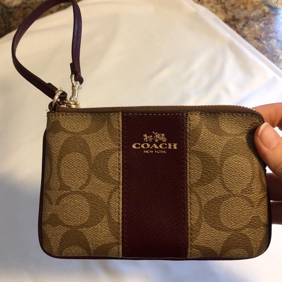 NWT Coach corner zip wristlet